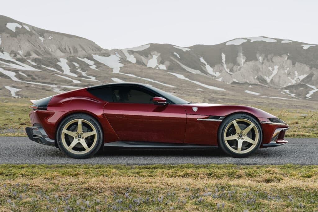 Side view Ferrari 12Cilindri Manuale
