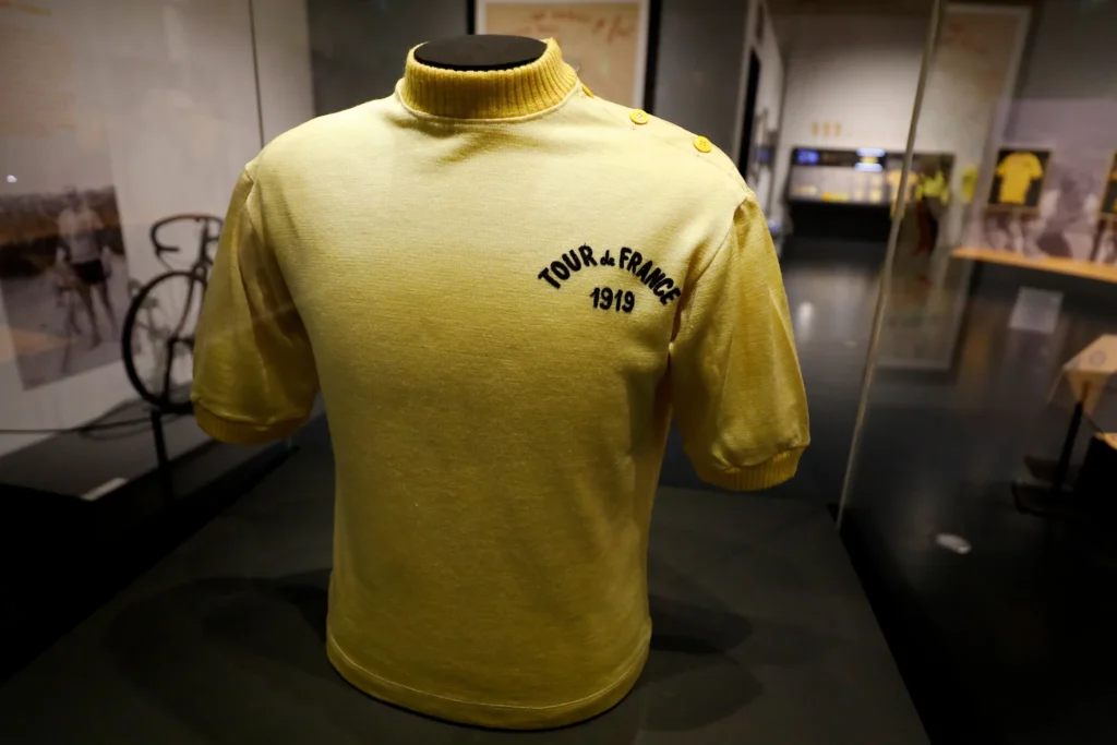 histoire du Tour de France : Premier maillot jaune