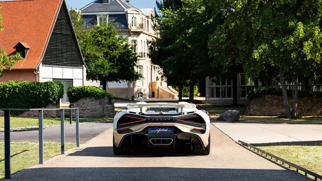 Bugatti W16 Mistral back
