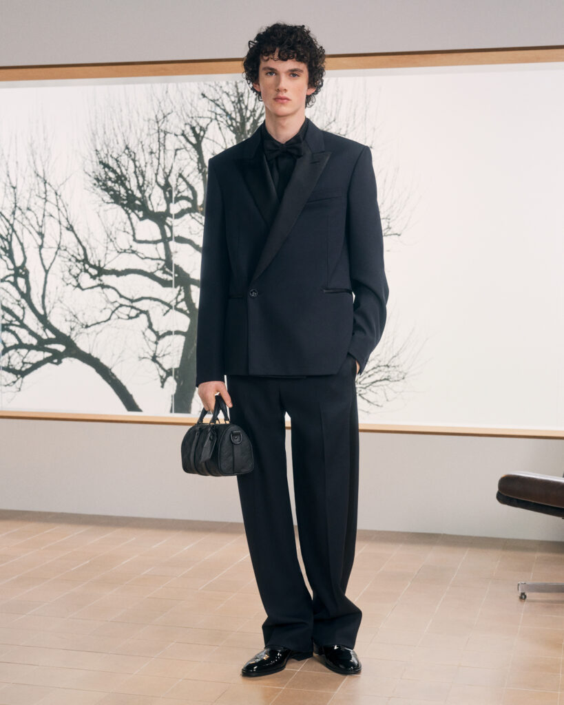 Louis Vuitton Formal 2027 : Le surv&ecirc;tement anobli