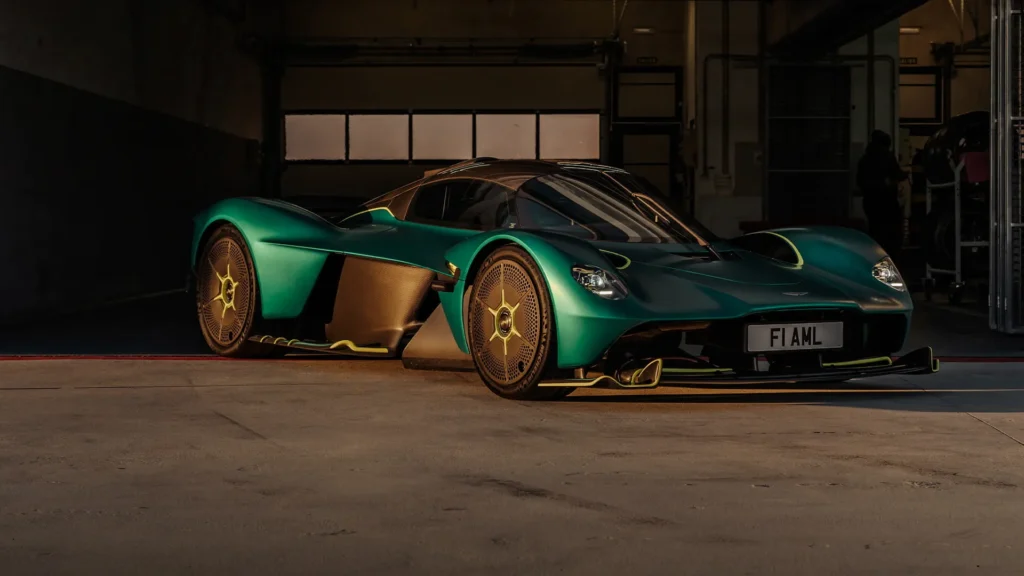 Voitures de Luxe les Plus Convoit&eacute;es au Monde : Aston Martin Valkyrie