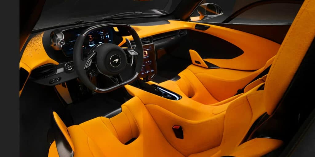 Int&eacute;rieur de la McLaren W1