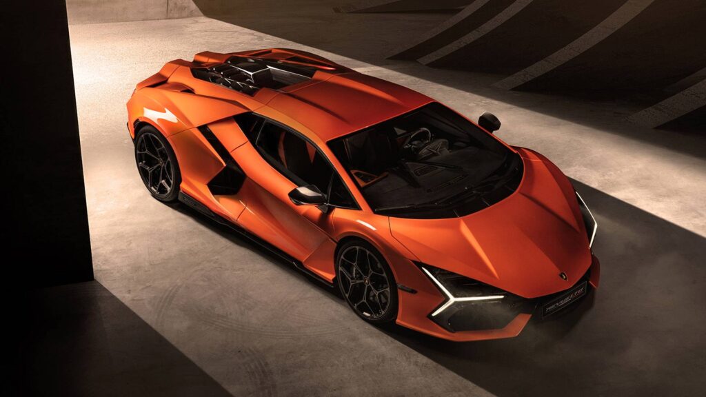 Voitures de Luxe les Plus Convoit&eacute;es au Monde : Lamborghini Revuelto