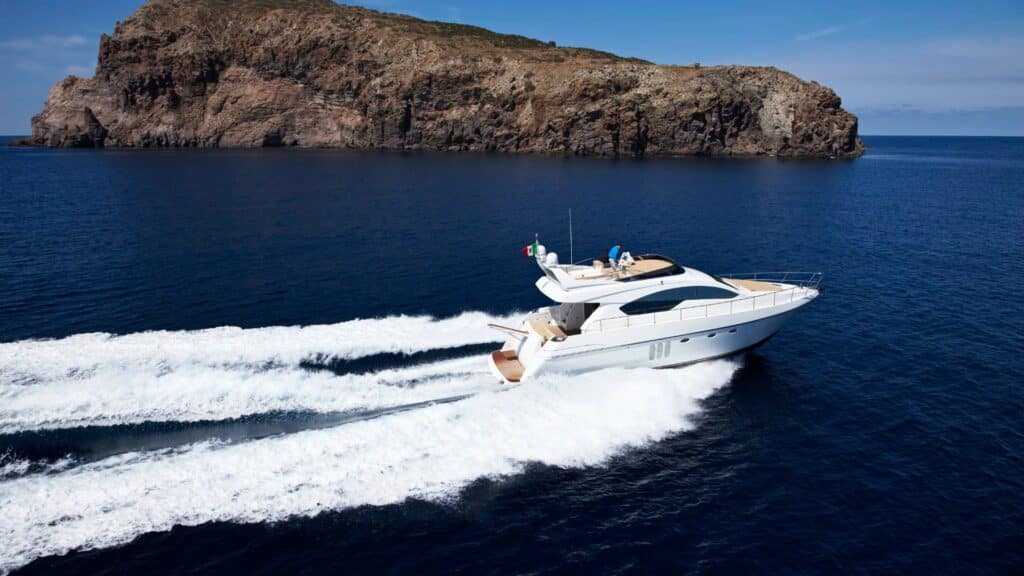 Co&ucirc;t d'un yacht de 50 m&egrave;tres : L'assurance et conformit&eacute;