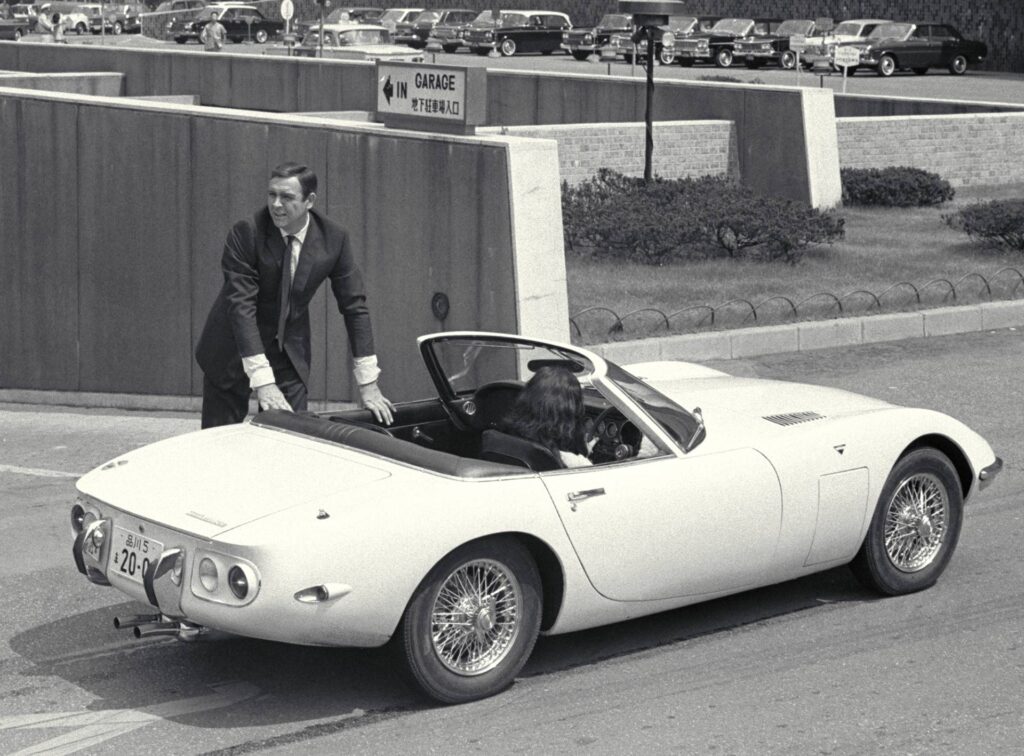 Voitures les plus rares : Toyota 2000GT Roadster (1967) - James Bond 007