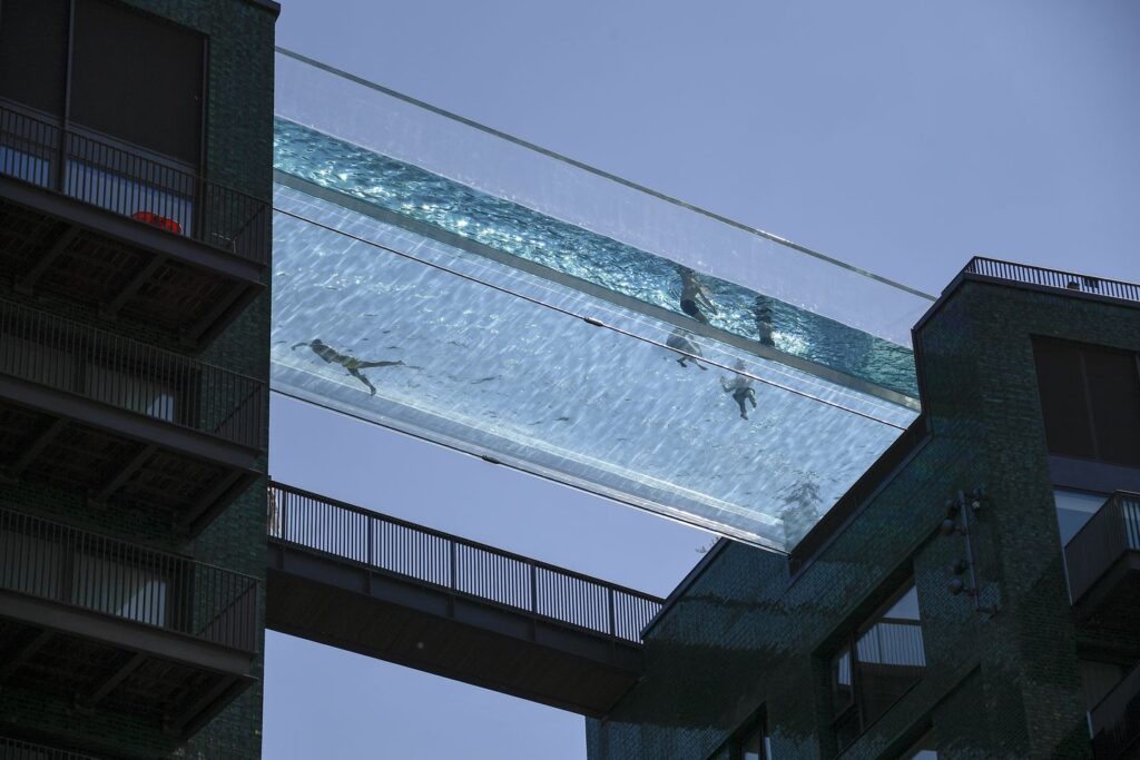 plus belles piscines du monde : Sky Pool, Embassy Gardens (Londres)