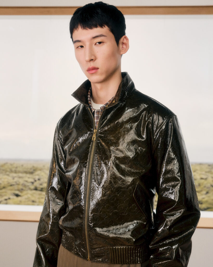 Détail de la veste matelassée taupe doublée de fourrure façon Damier, Louis Vuitton Homme