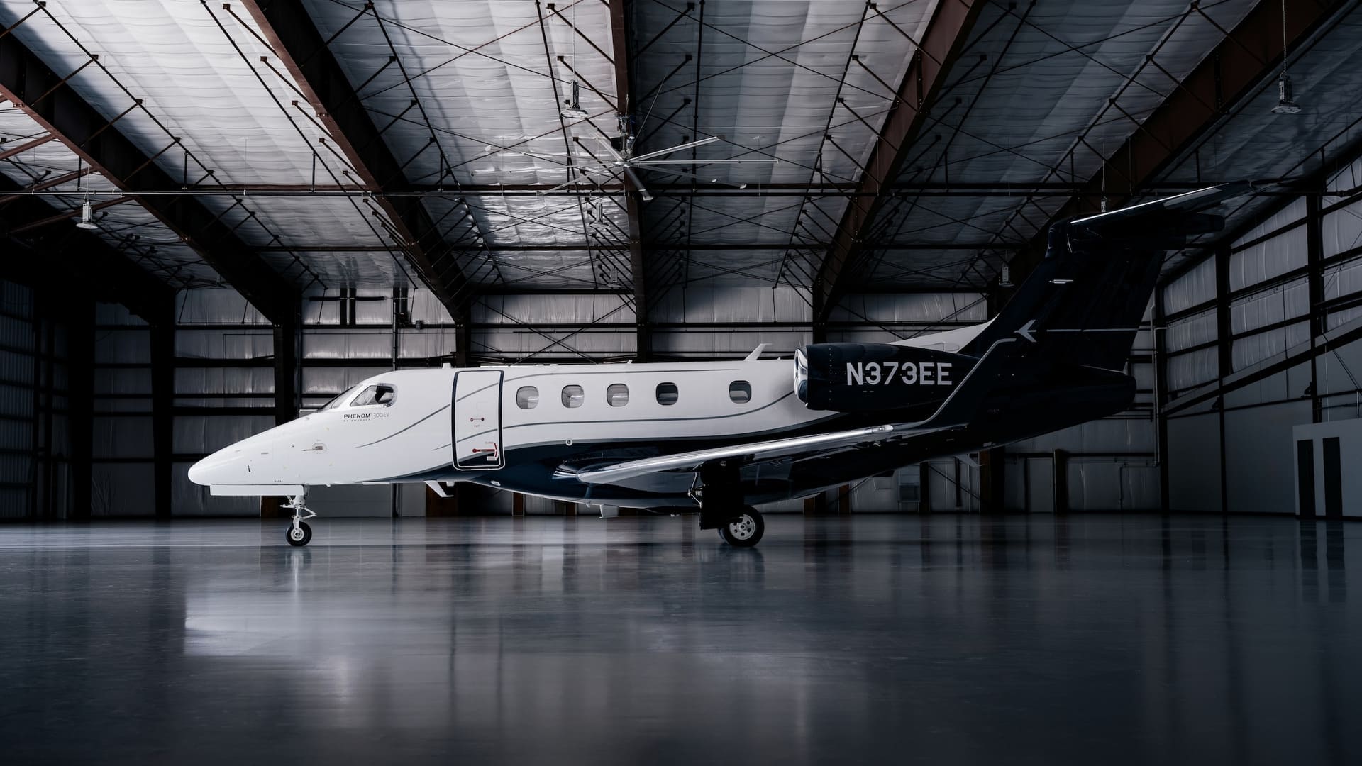 Embraer Phenom 300EV