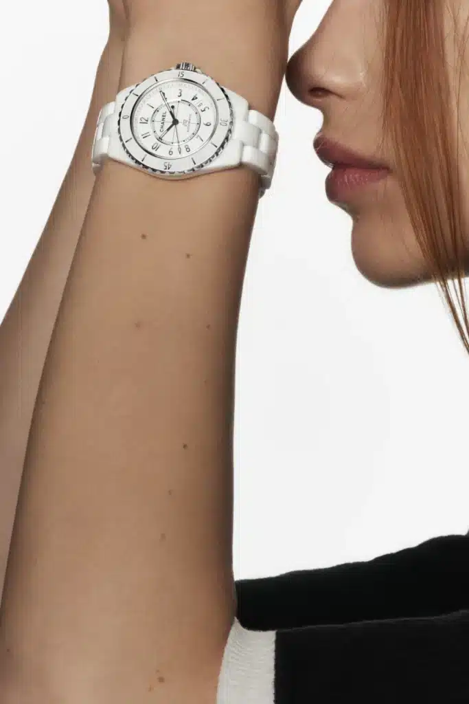 montres de luxe à moins de 10 000 euros : Chanel J12 Calibre 12.1