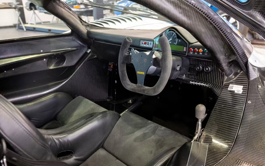 Habitacle de la GT1 Straßenversion