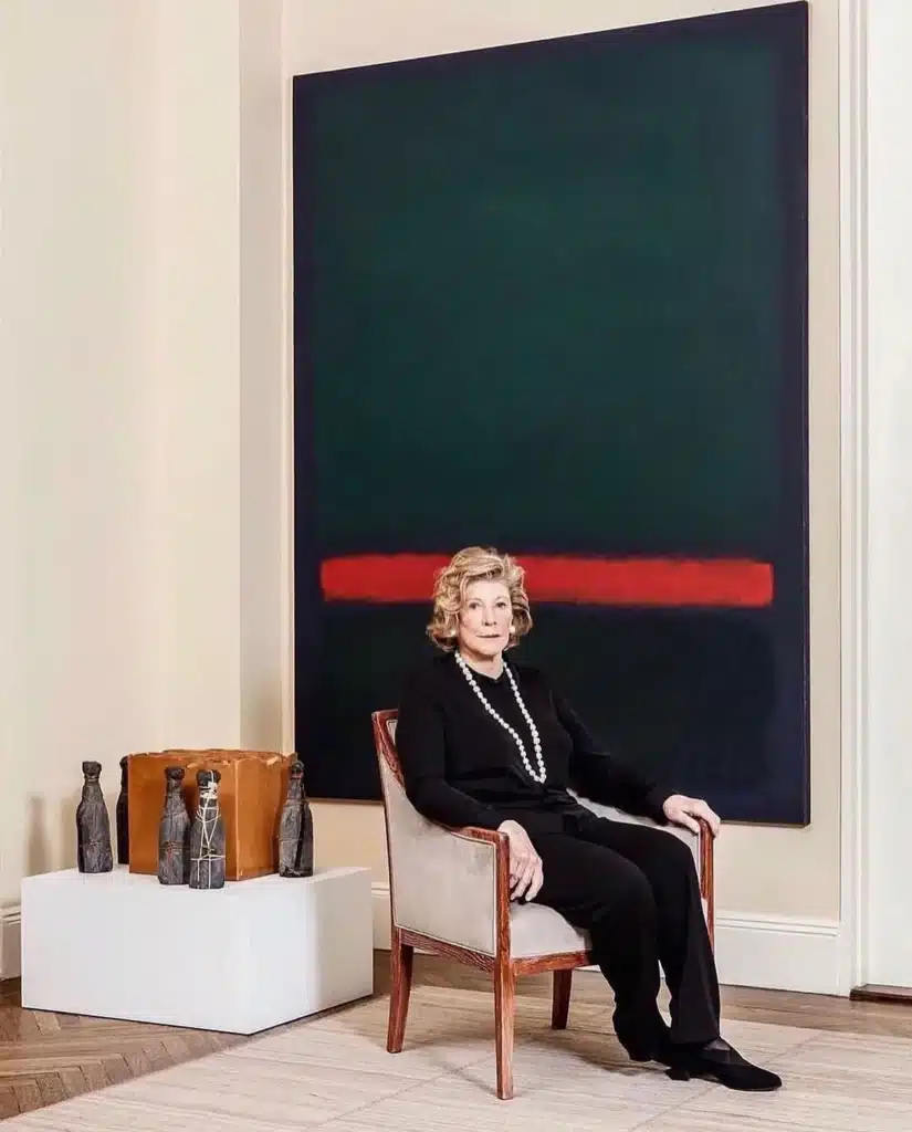 Transfert d'1 Trillion d'Art, Agnes Gund photographiée par Stefan Ruiz avec le travail de Mark Rothko et Christo et Jeanne-Claude.