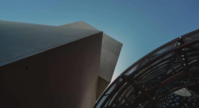 Guggenheim Abu Dhabi par Frank Gehry : Le 11 décembre, le désert devient territoire d’art