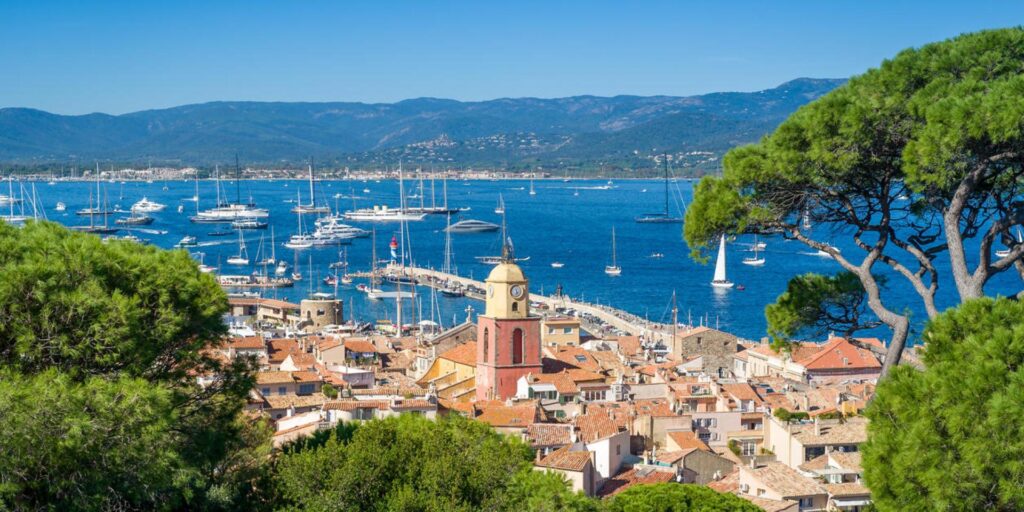 villes de prestige où partir en vacances d'été : Saint-Tropez, l'incontournable