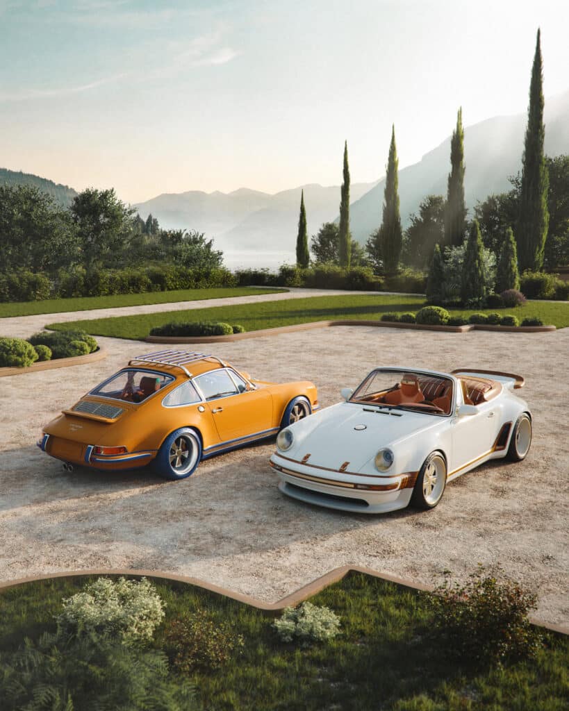 Les deux Porsche 911 Reimagined by Singer, coupé safran et cabriolet blanc, garées dans un jardin