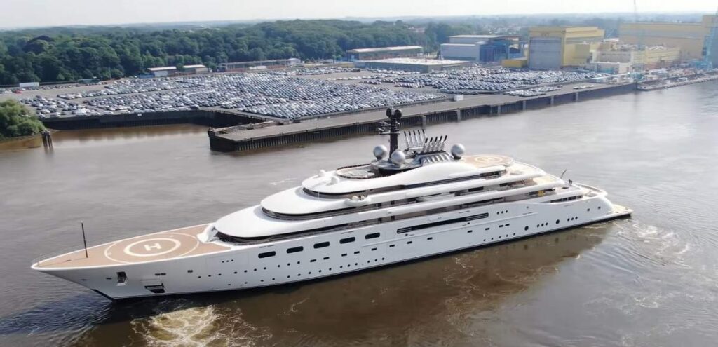 yachts les plus chers du monde : Blue, le gigayacht secret de Cheikh Mansour ben Zayed Al Nahyane