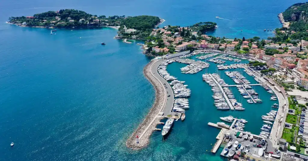 Fort de immobilier de luxe en bord de mer