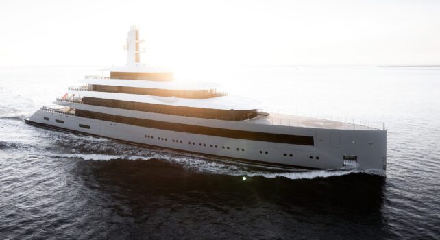 Feadship Project 832 : La coque du futur 83,3 mètres se dévoile à Rotterdam