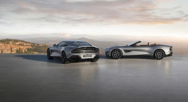 Aston Martin fête les 25 ans de la Vanquish et dévoile cinquante voitures