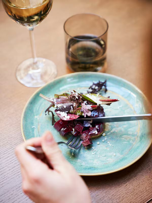 Dinner Credit Amex : 2x100€ par an remboursés dans une sélection de restaurants prestigieux.