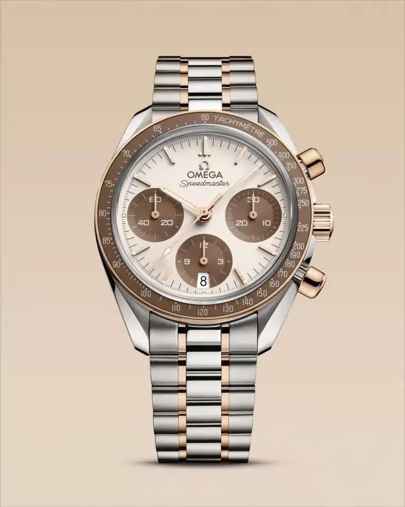 Omega Speedmaster 38 mm 2026 : cadran ivoire à des compteurs bruns, lunette polie en or Sedna 18 carats et anneau en aluminium brun