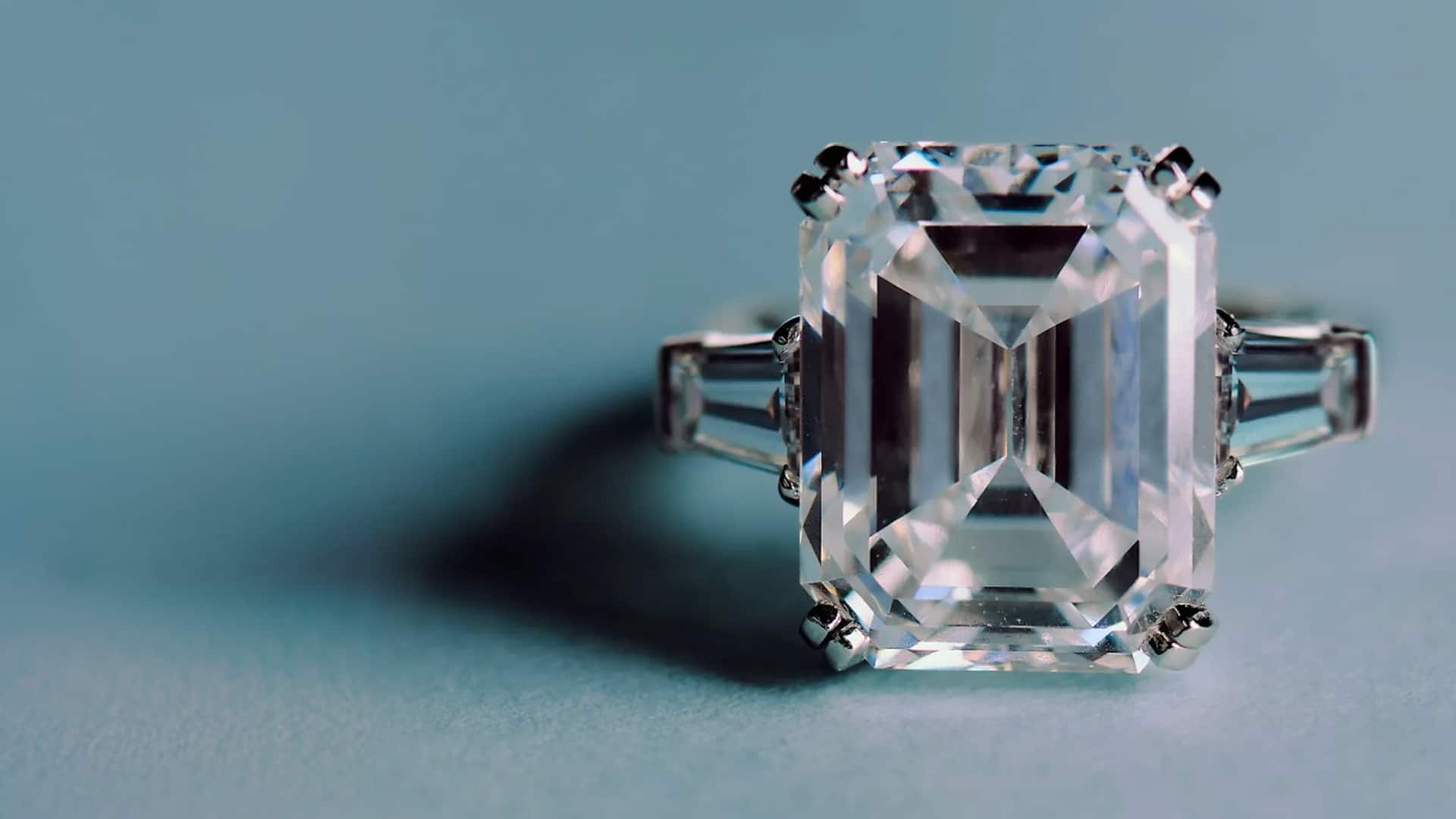 Un diamant de 12,46 carats mène la vente de joaillerie de Doyle New York