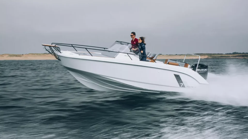 10 yachts de luxe à moins de 100 000 € : Bénéteau Flyer 7 SUNdeck, le day-boat primé