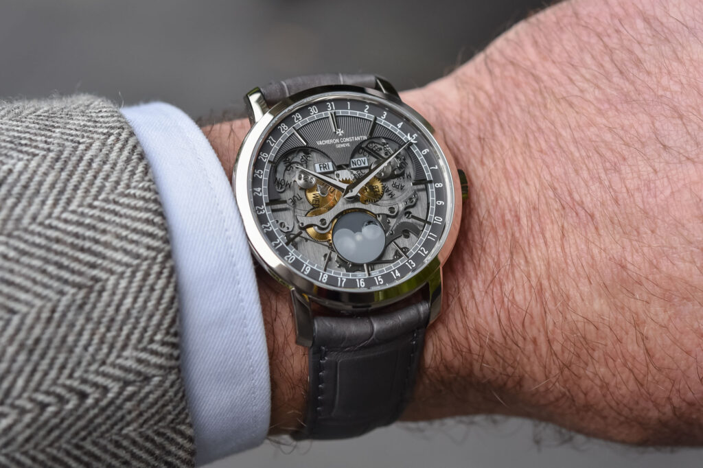 montres de luxe à moins de 400 000 euros : Vacheron Constantin Traditionnelle Calendrier Complet Openface, or blanc réf. 4020T/000G-B655