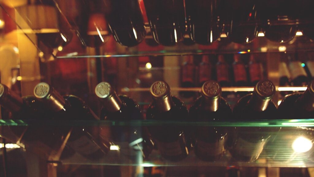 55 bouteilles, plus de 580 000 € : le vin contrefait fait des ravages