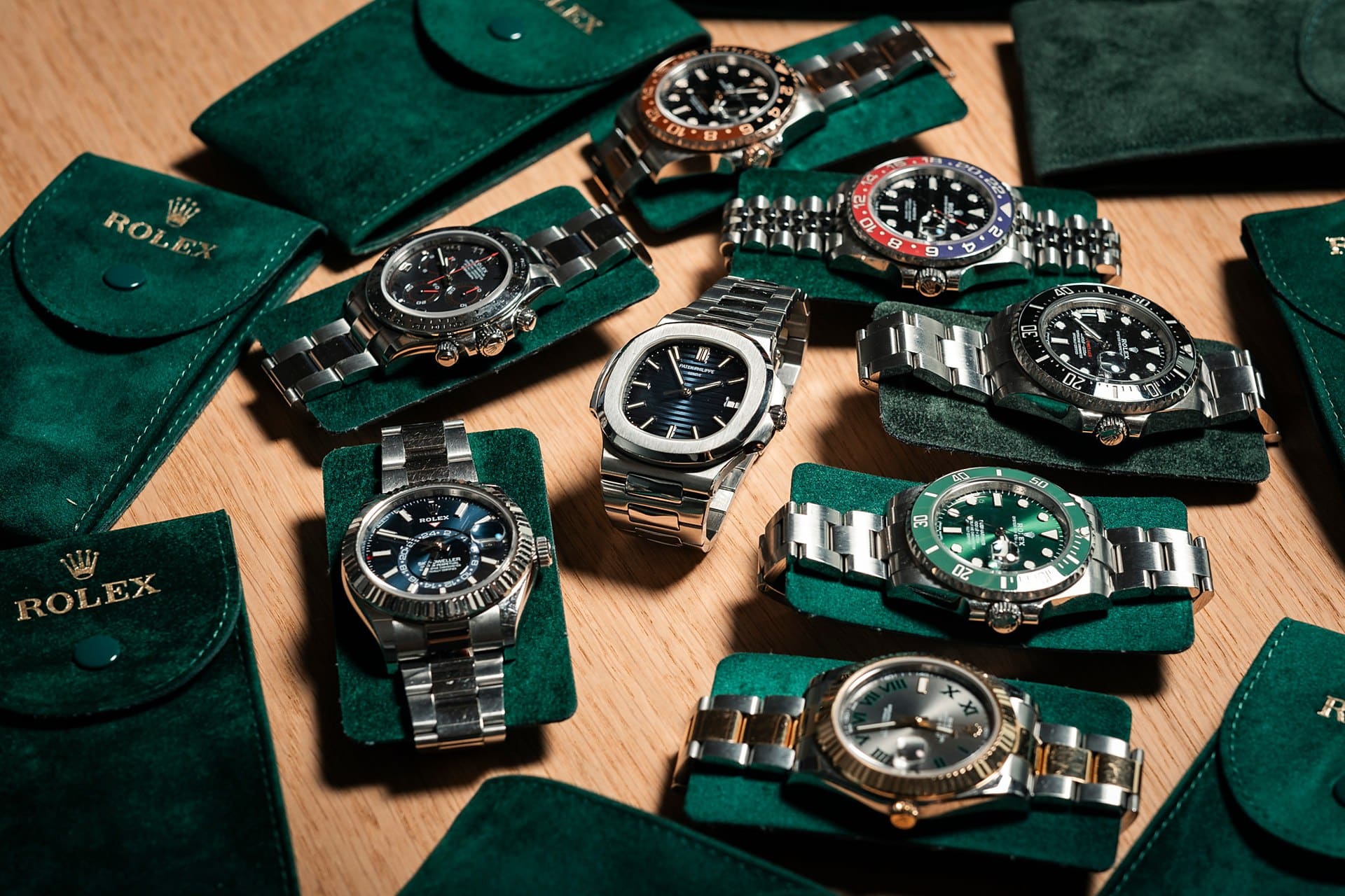 Montres de luxe Rolex et Patek Philippe sur écrins, cibles des vols en hausse à Genève