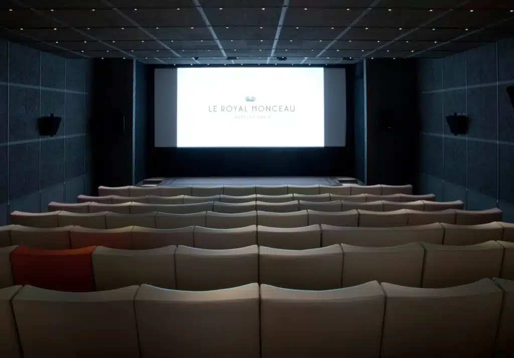 Le cinéma privé du Royal Monceau Paris (hôtel Céline Dion Paris)