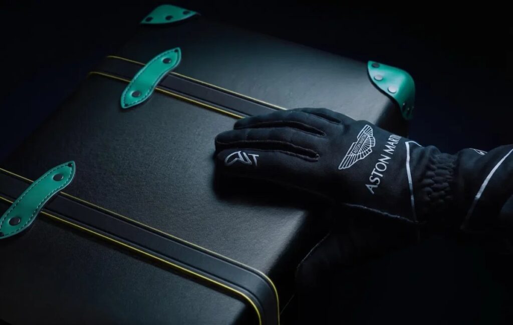 Valise Globe-Trotter x Aston Martin F1 avec gant de l’écurie Aston Martin