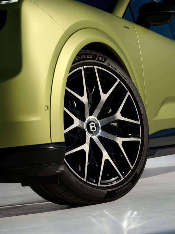 Jante aluminium et pneus Pirelli