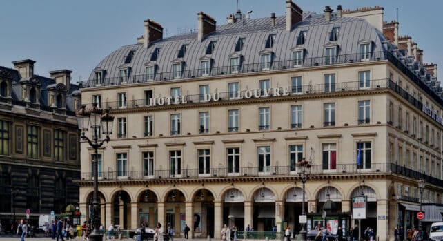 L’Hôtel du Louvre bientôt en vente ? La famille Al Thani aurait mandaté Lazard