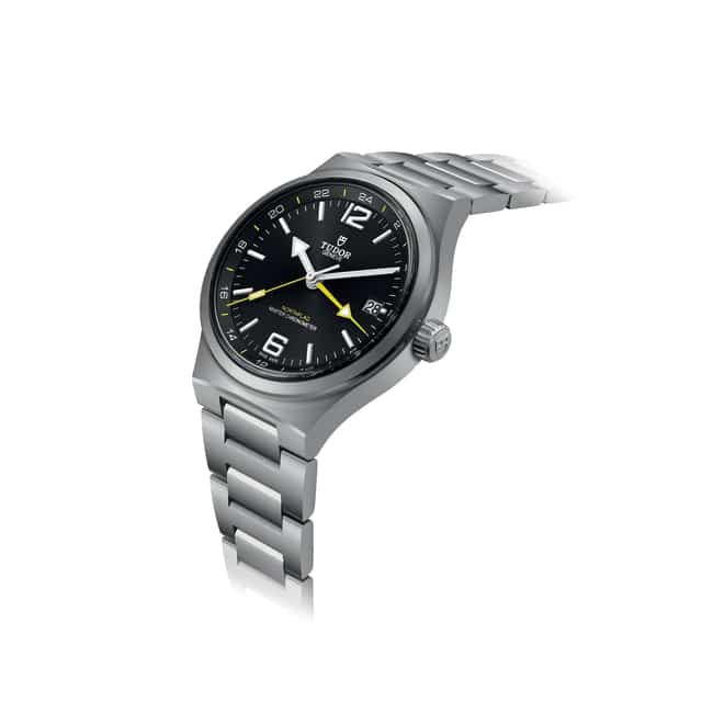 Tudor les plus désirables 2026 : détail de la Tudor Northflag et de son bracelet intégré en acier