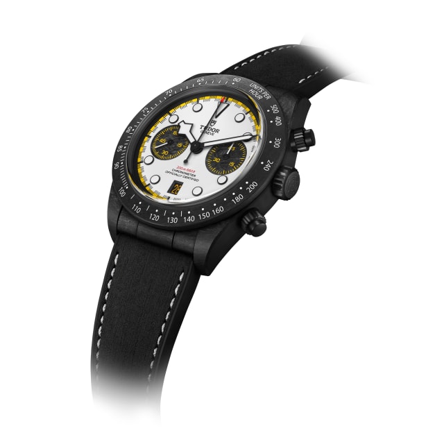 Tudor les plus désirables 2026 : détail de la Black Bay Chrono Carbon 26 inspirée de la Formule 1