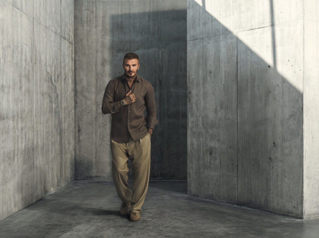David Beckham en tenue décontractée lors d'une campagne officielle Tudor.