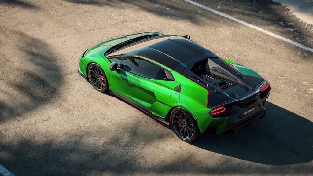 Lamborghini Temerario équipée du pack Alleggerita avec éléments aérodynamiques et carrosserie allégée pour la piste.