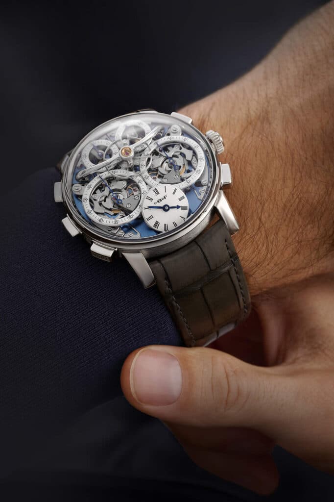 Les 10 montres de l’ultra-luxe les plus désirables en 2026 : MB&F Legacy Machine Sequential Flyback en platine portée au poignet.