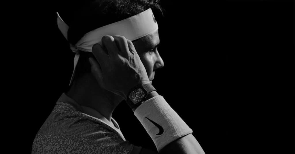 Les 10 montres de l’ultra-luxe les plus désirables en 2026 : Rafael Nadal portant la Richard Mille RM 27-05 au poignet sur une photographie en noir et blanc.