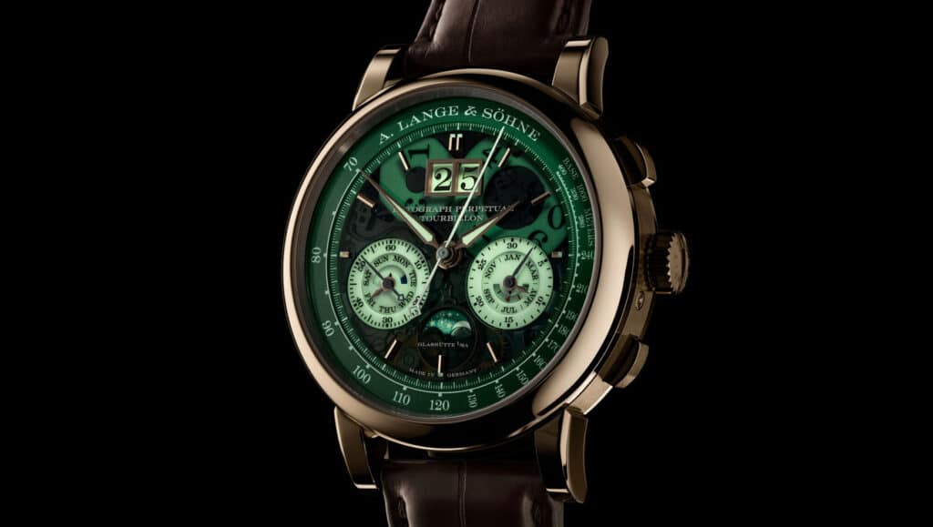 Les 10 montres de l’ultra-luxe les plus désirables en 2026 : A. Lange & Söhne Datograph Perpetual Tourbillon Honeygold Lumen et son cadran luminescent vert.