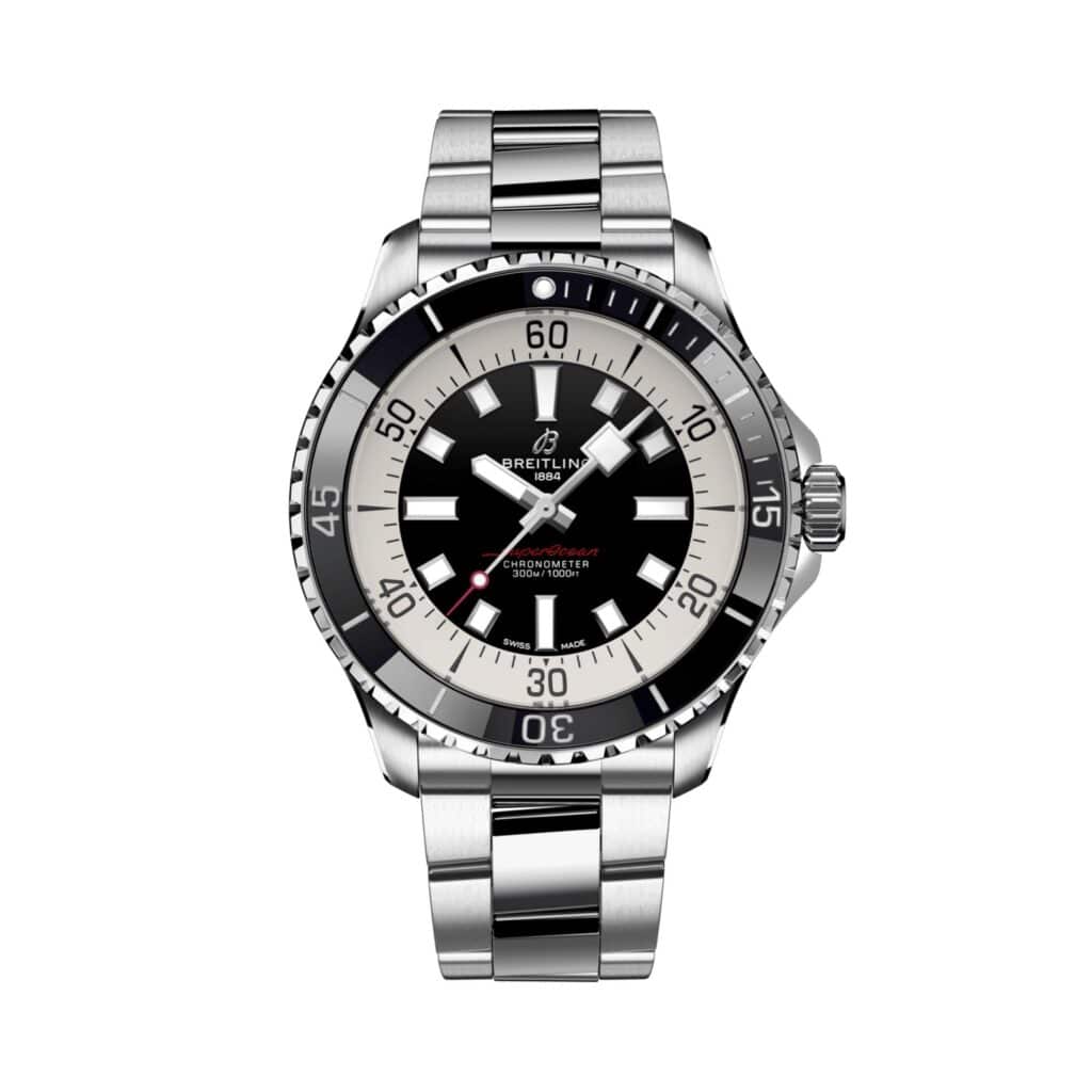 Les 10 Breitling les plus désirables en 2026 : Montre Breitling Superocean Automatic 44 en acier, cadran noir, sur bracelet acier, vue de face