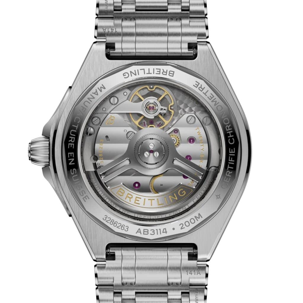 Fond saphir de la Breitling Chronomat B31 Automatic 40 révélant le calibre manufacture B31