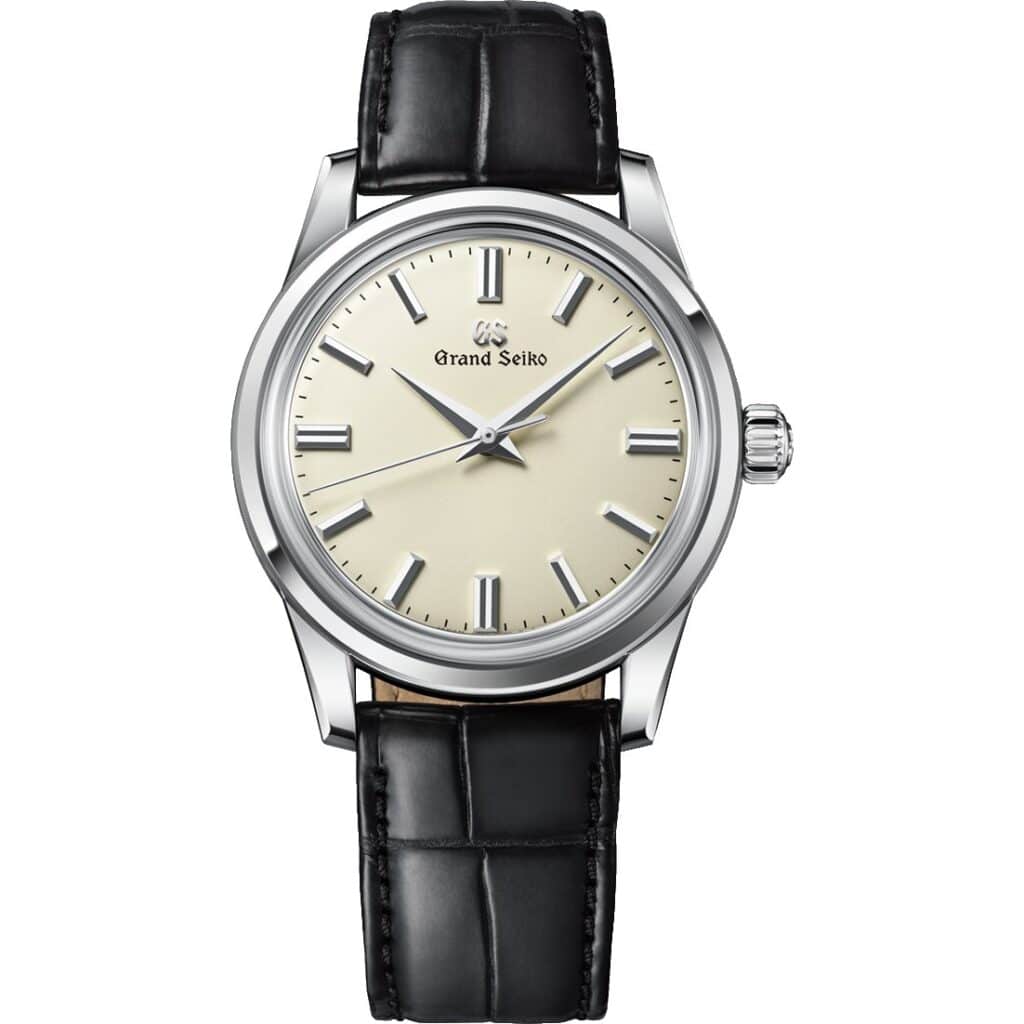 Les 10 Grand Seiko les plus désirables en 2026 : Montre Grand Seiko SBGW301 en acier, cadran ivoire, sur bracelet cuir noir, vue de face