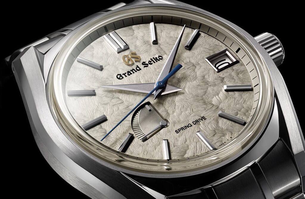 Gros plan du cadran texturé Taisetsu et de l'indicateur de réserve de marche de la Grand Seiko SBGA415