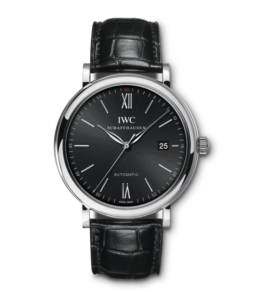 Les 10 IWC les plus désirables en 2026 : Montre IWC Portofino Automatic IW356502 en acier, cadran noir, sur cuir noir, vue de face
