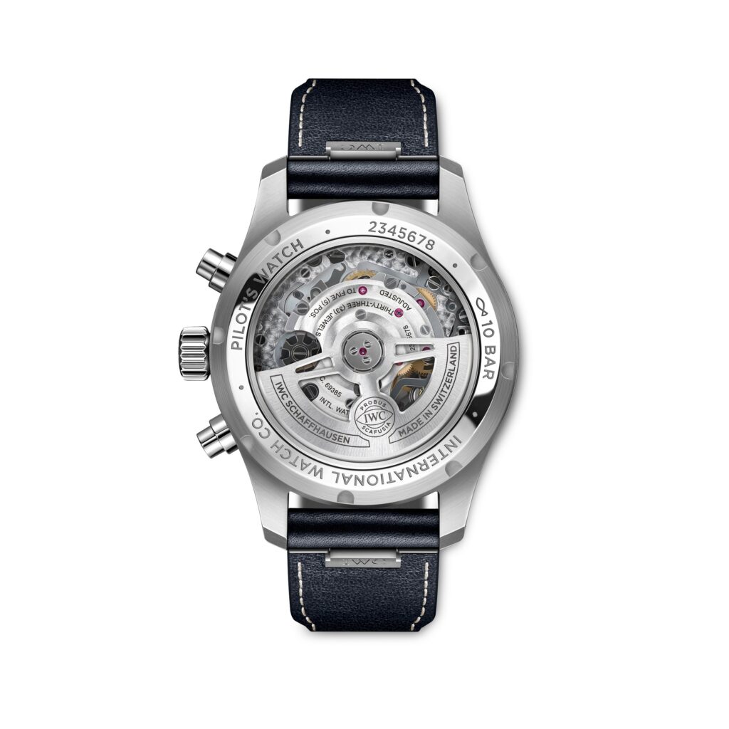 Fond saphir de l'IWC Pilot's Watch Chronograph 41 IW388101 révélant le calibre 69385