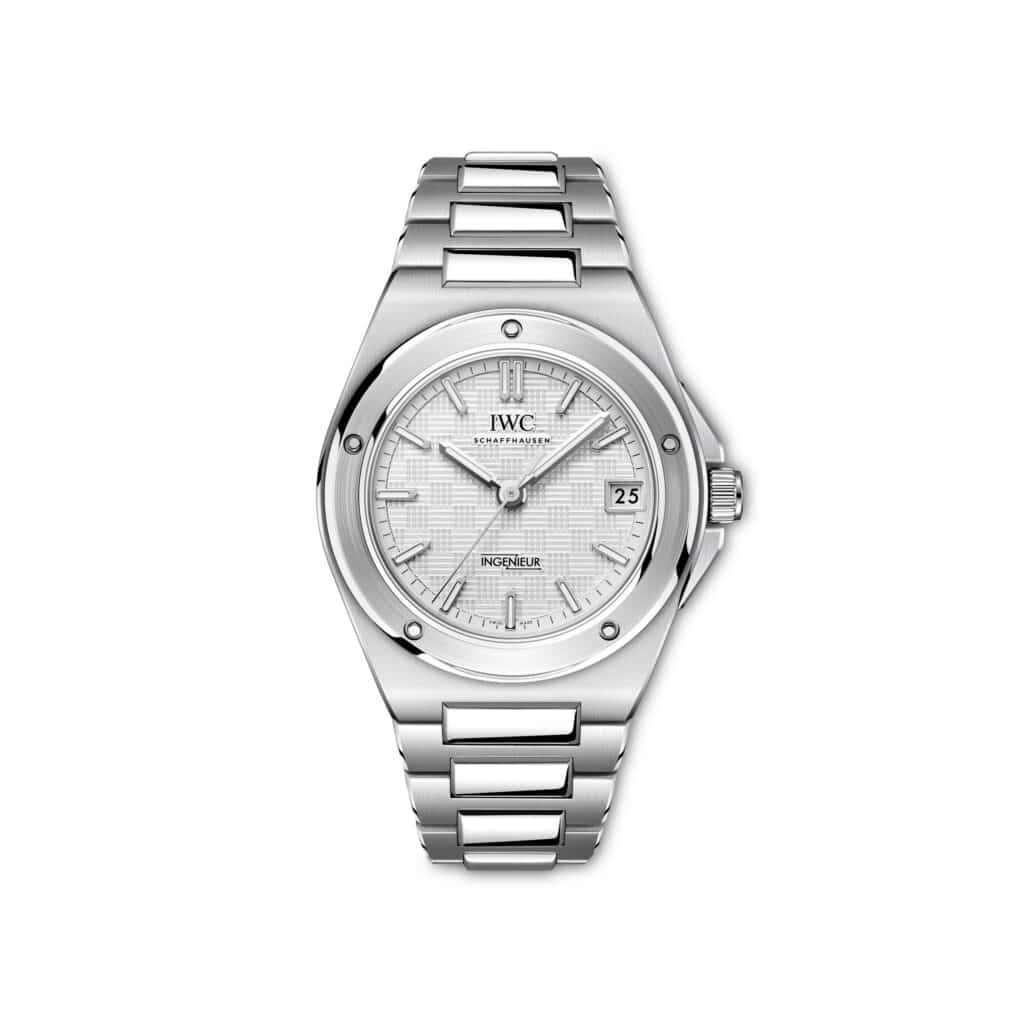 Les 10 IWC les plus désirables en 2026 : Montre IWC Ingenieur Automatic 35 IW324901 en acier, cadran argenté, sur bracelet intégré, de face