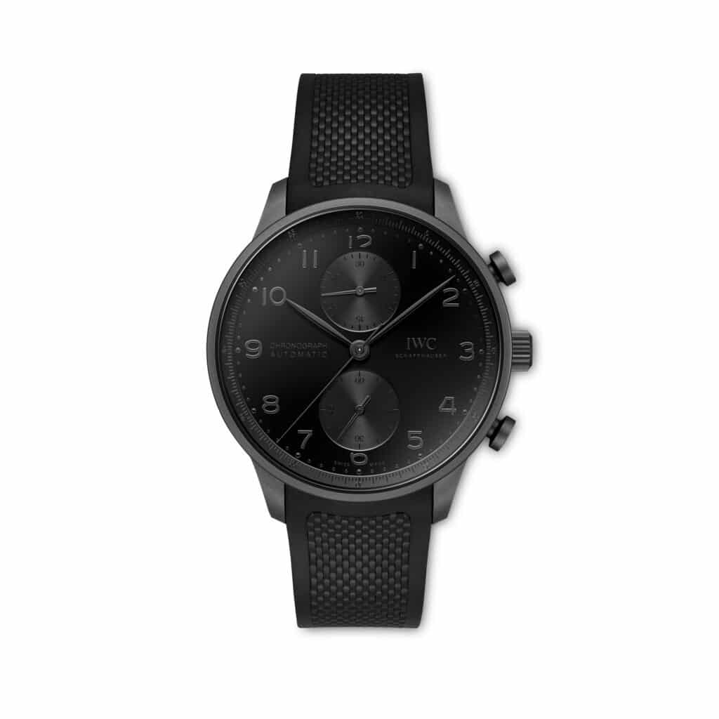 Les 10 IWC les plus désirables en 2026 : Chronographe IWC Portugieser Chronograph Ceratanium IW371631 tout noir, sur caoutchouc noir, de face