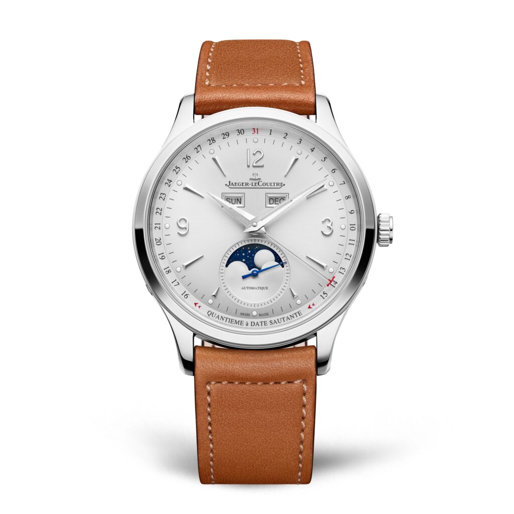 Les 10 Jaeger-LeCoultre les plus désirables en 2026 : Montre Jaeger-LeCoultre Master Control Calendar Q4148420 en acier, cadran argenté, sur cuir fauve, de face
