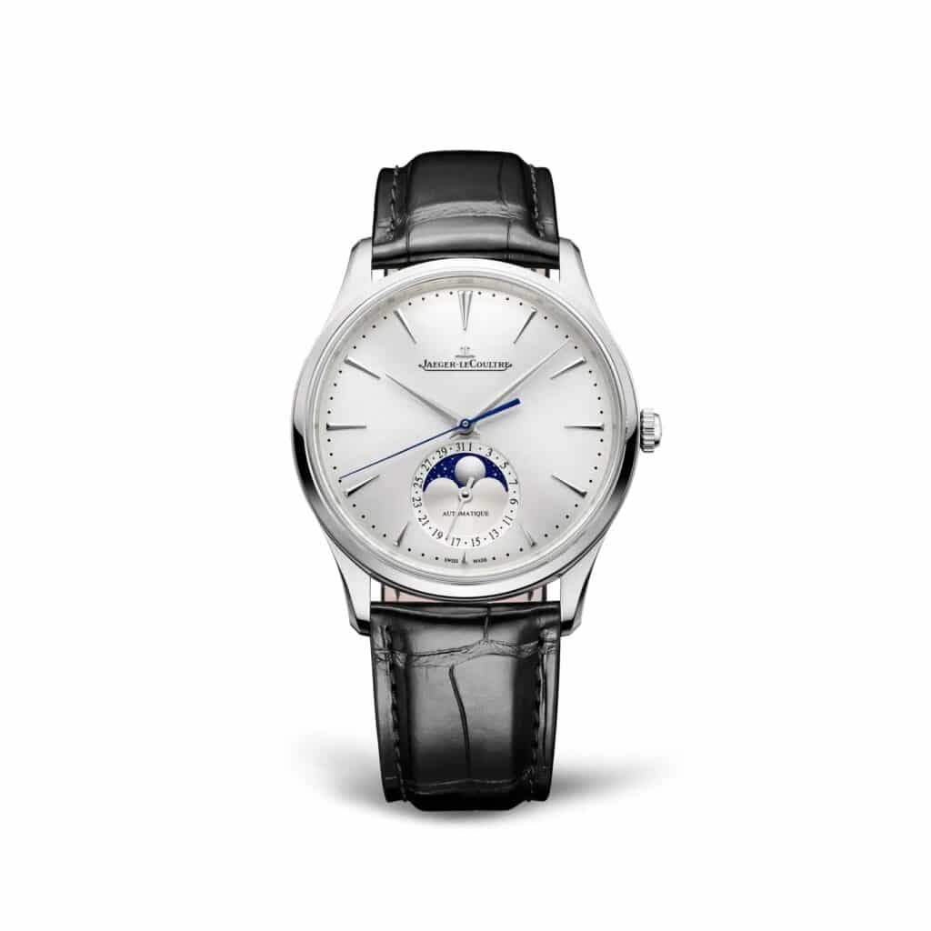 Les 10 Jaeger-LeCoultre les plus désirables en 2026 : Montre Jaeger-LeCoultre Master Ultra Thin Moon Q1368430 en acier, cadran argenté, sur cuir noir, de face